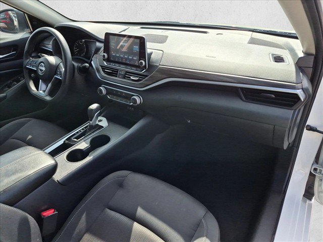 Used 2025 Nissan Altima 2.5 SV FWD image 21