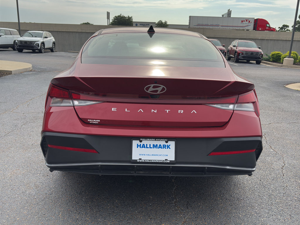 Used 2024 Hyundai Elantra SEL FWD image 6