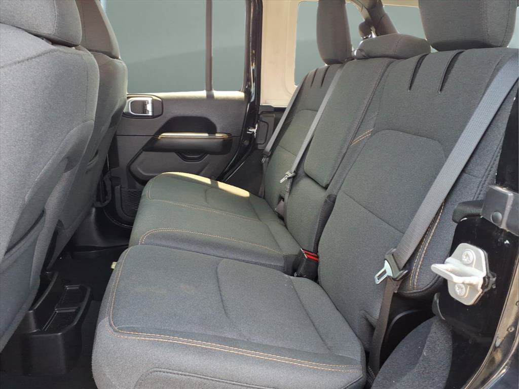 Used 2024 Jeep Wrangler Unlimited Sahara AWD/4WD image 17