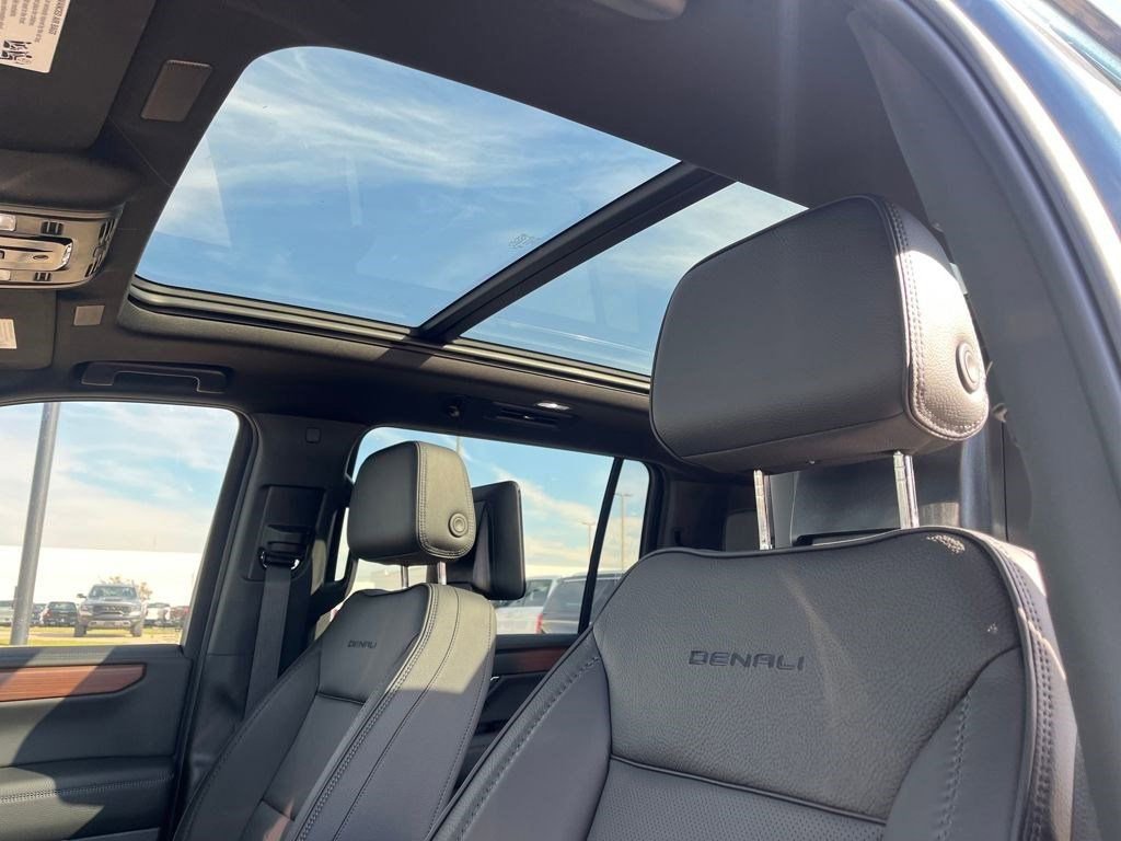 New 2026 GMC Yukon XL Denali w/ Denali Reserve Package image 26