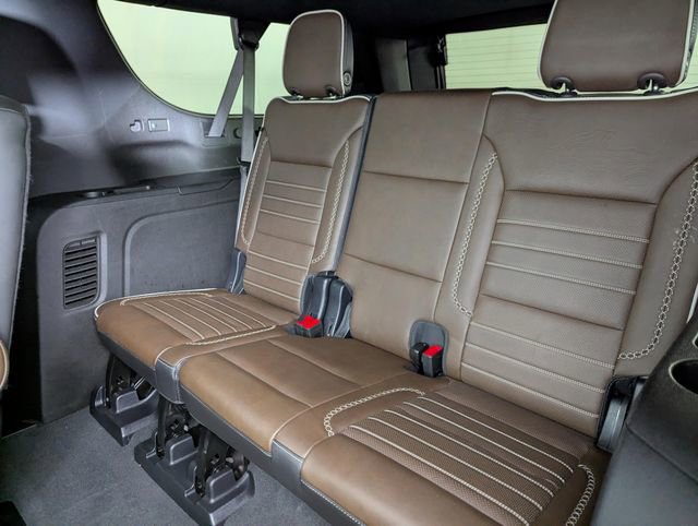 Used 2025 GMC Yukon XL Denali Ultimate AWD/4WD image 24
