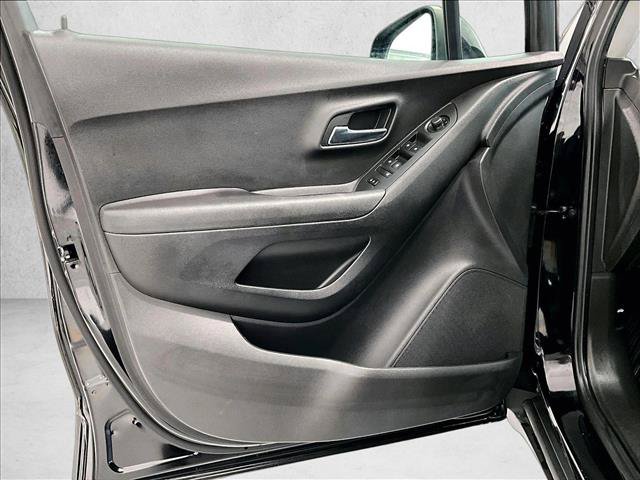 Used 2019 Chevrolet Trax LS FWD image 18