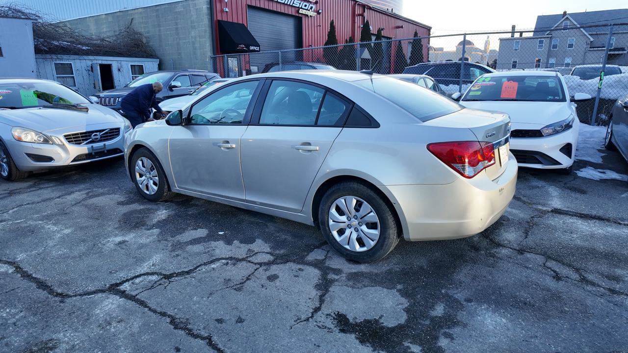 Used 2014 Chevrolet Cruze LS image 8
