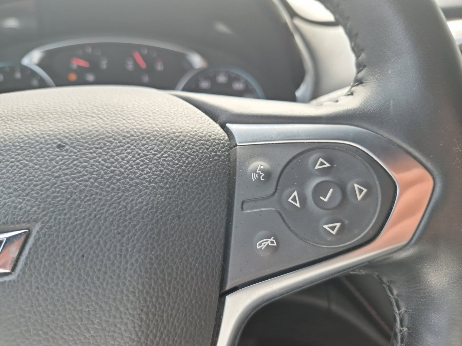 Used 2022 Chevrolet Traverse RS FWD image 11