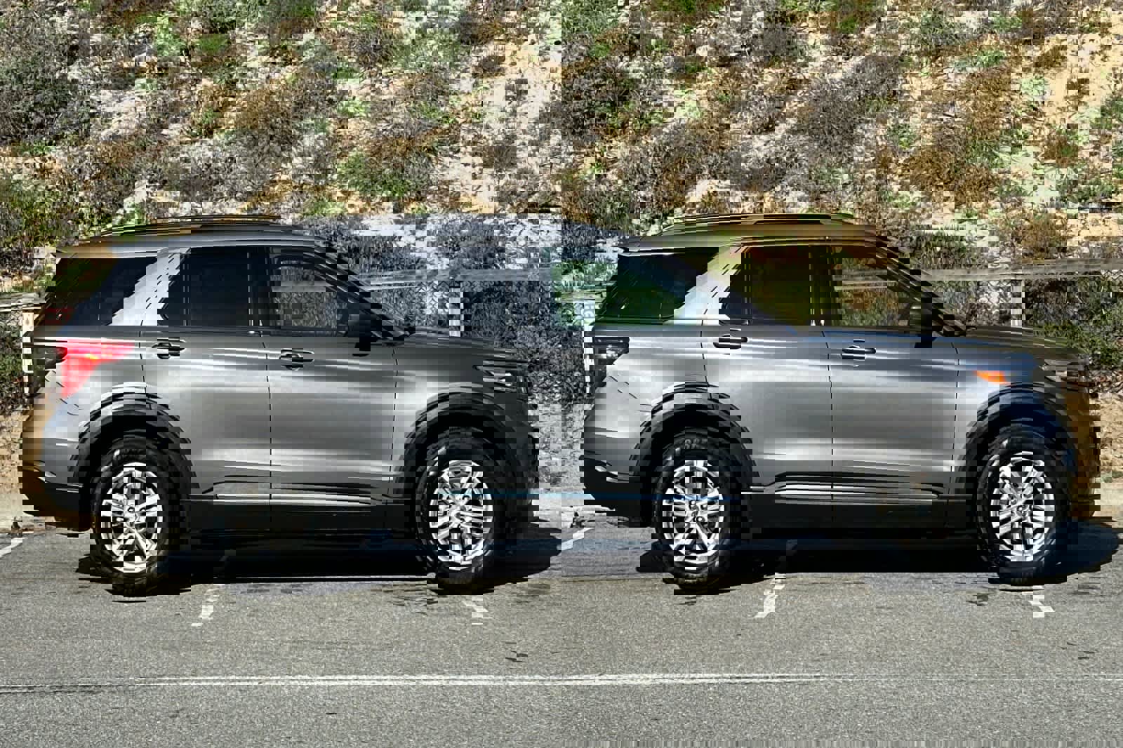 Used 2022 Ford Explorer XLT w/ Class IV Trailer Tow Package image 6