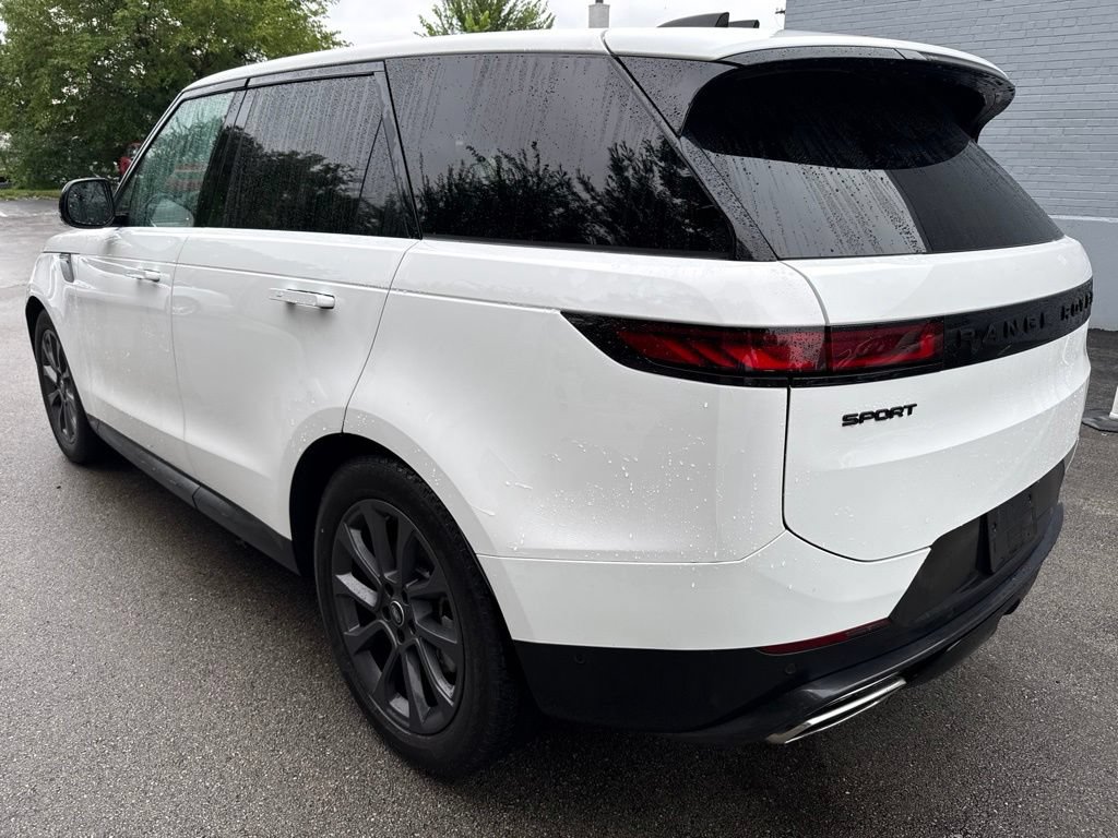 Used 2024 Land Rover Range Rover Sport SE AWD/4WD image 3