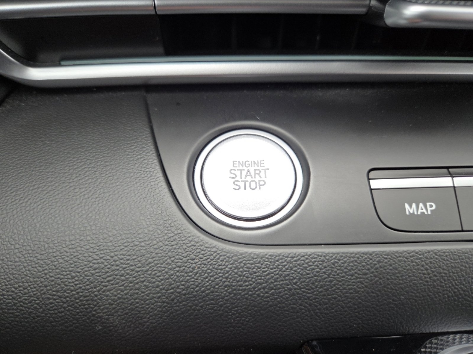 Used 2025 Hyundai Elantra SEL FWD image 8