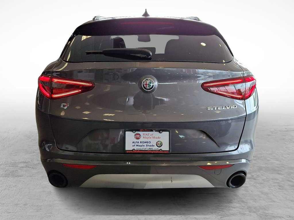 Used 2022 Alfa Romeo Stelvio Ti image 4