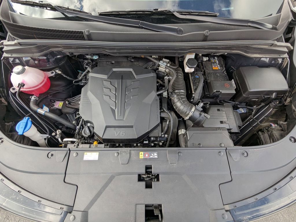 Used 2025 Kia Carnival image 37