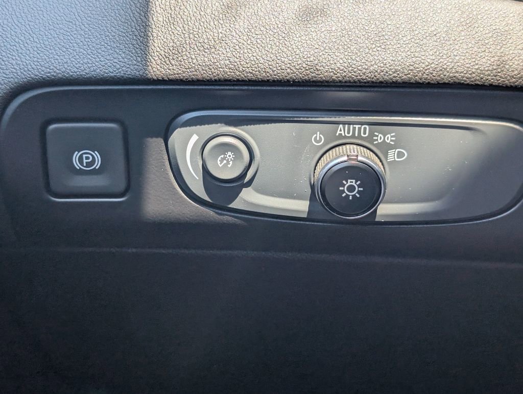 Used 2019 Buick Enclave Essence FWD image 12