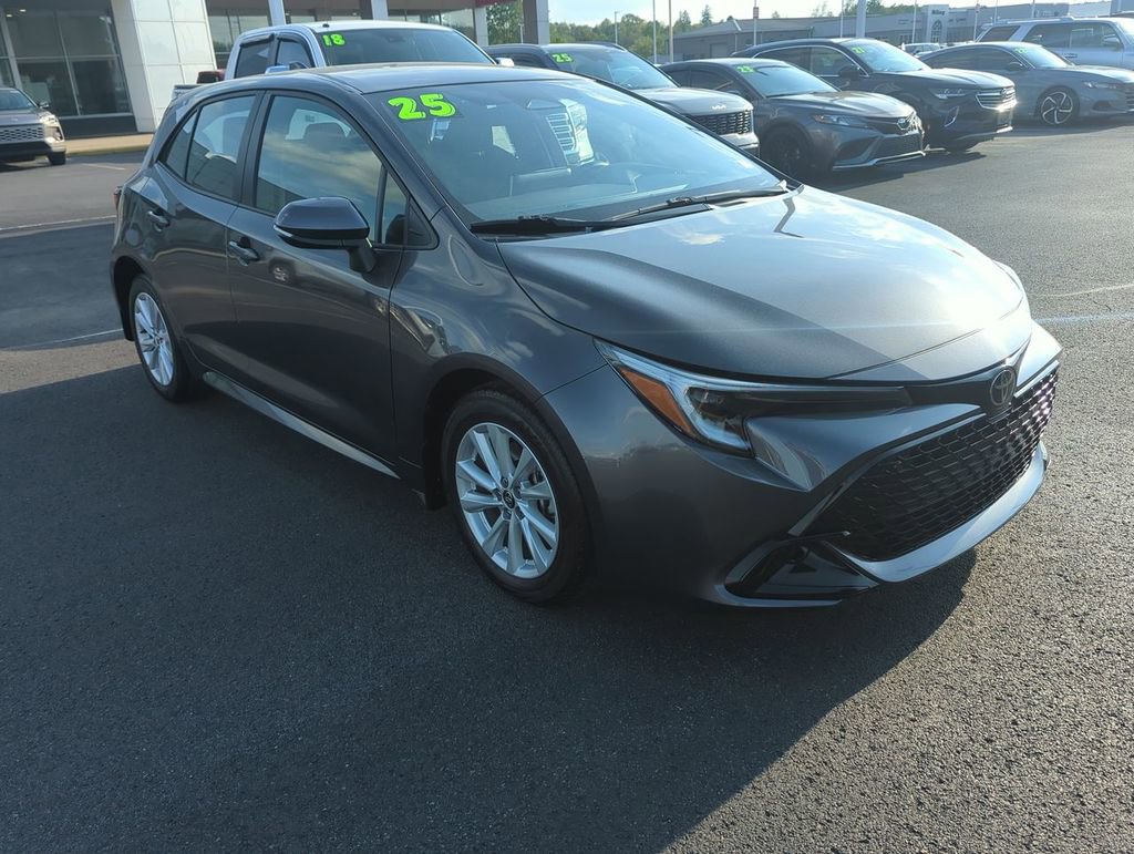 Used 2025 Toyota Corolla SE FWD image 2