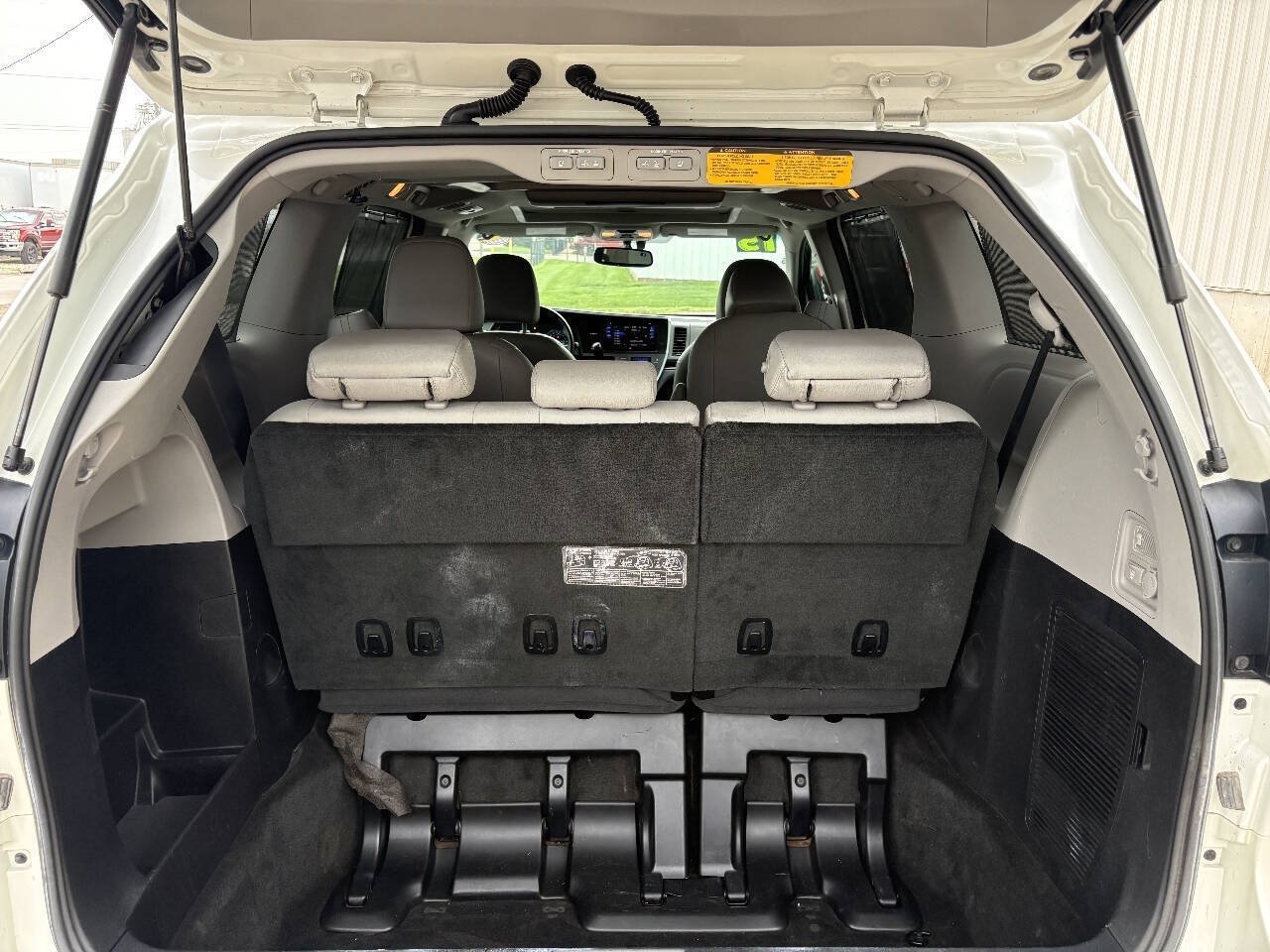 Used 2015 Toyota Sienna Limited Premium w/ Advanced Technology Package FWD image 11