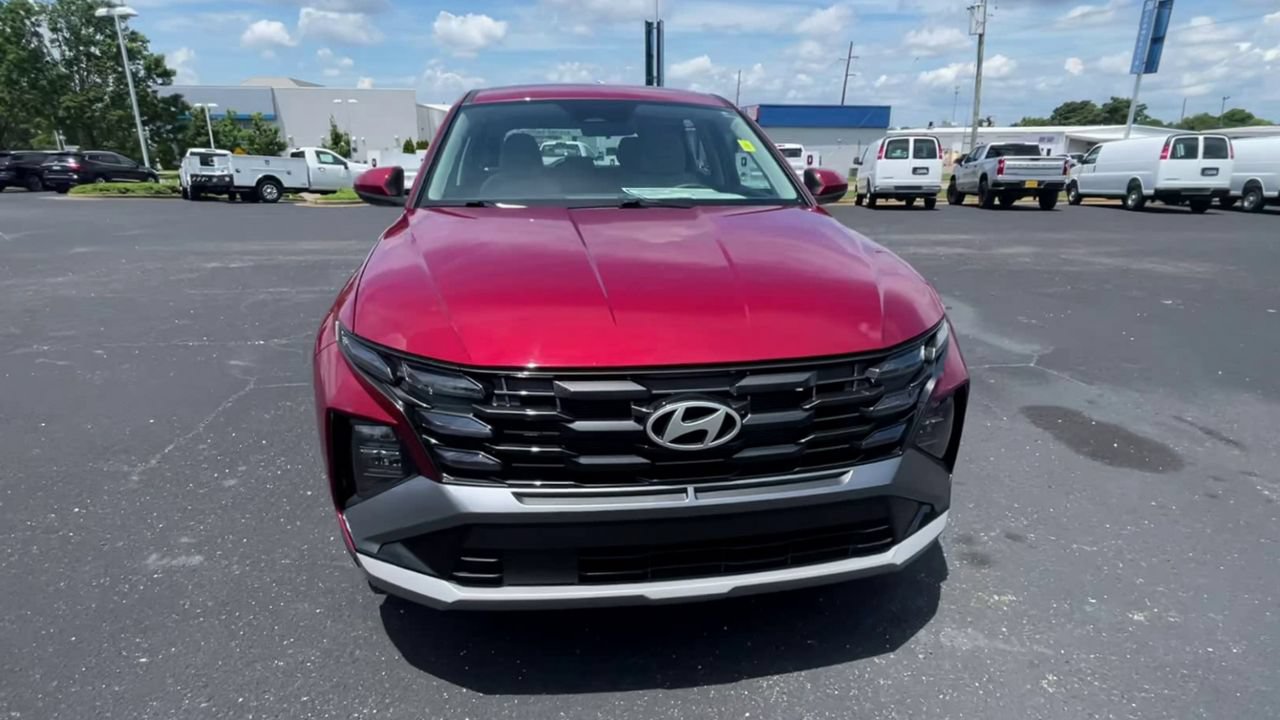 Used 2025 Hyundai Tucson SE FWD image 3