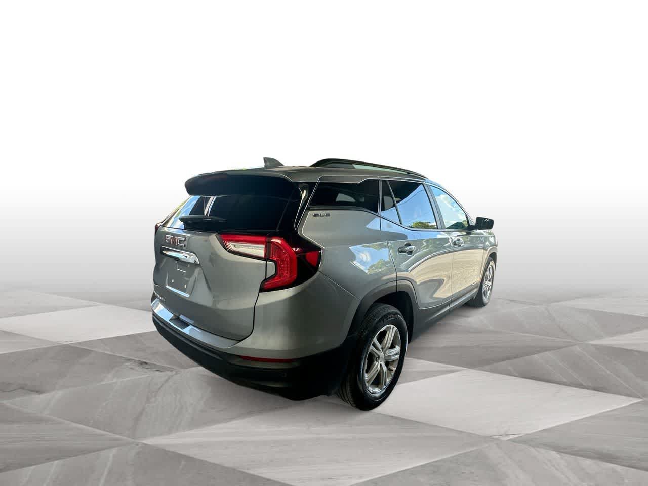 Used 2024 GMC Terrain SLE w/ Driver Convenience Package FWD image 8
