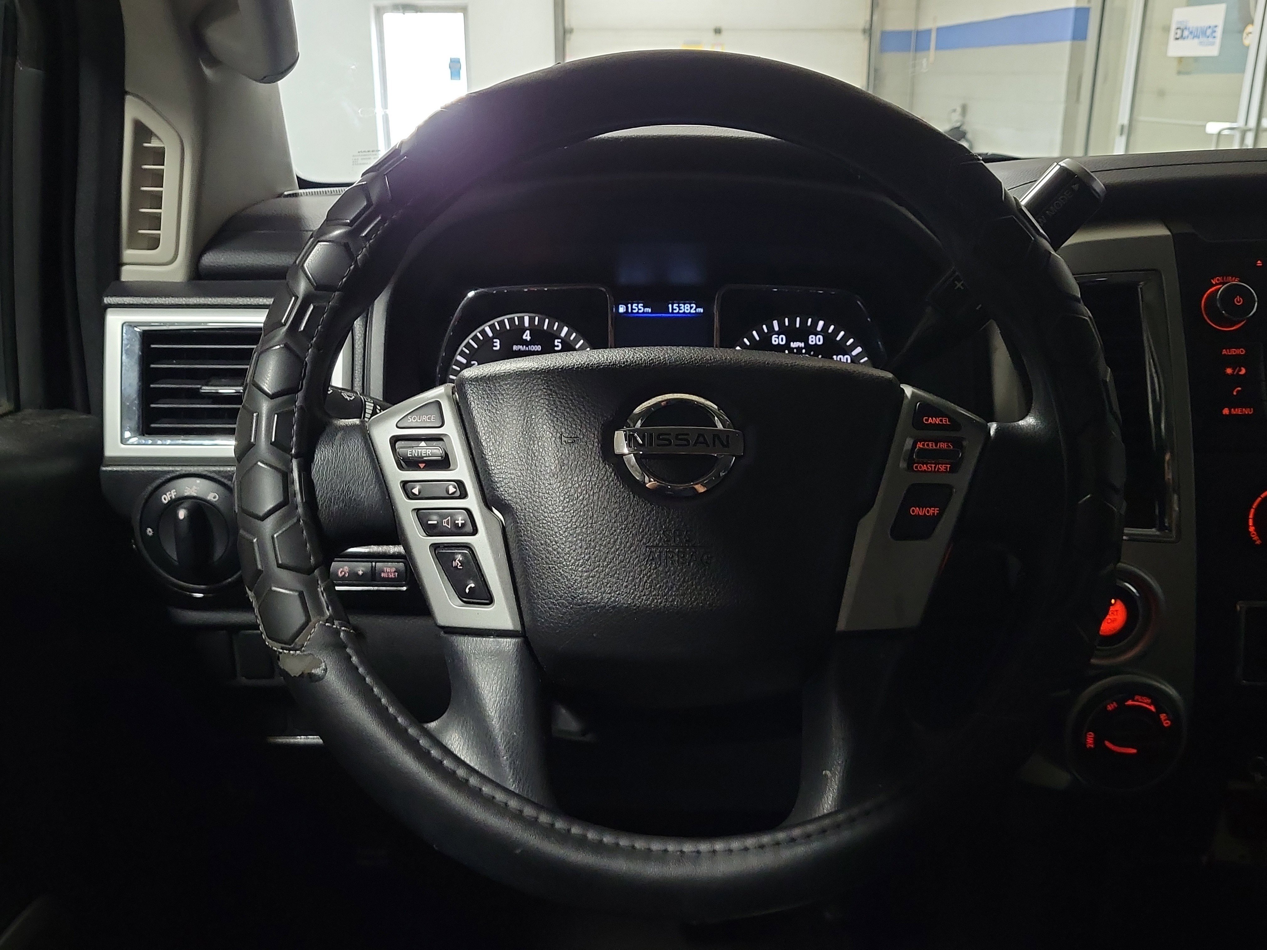Used 2019 Nissan Titan SV image 23