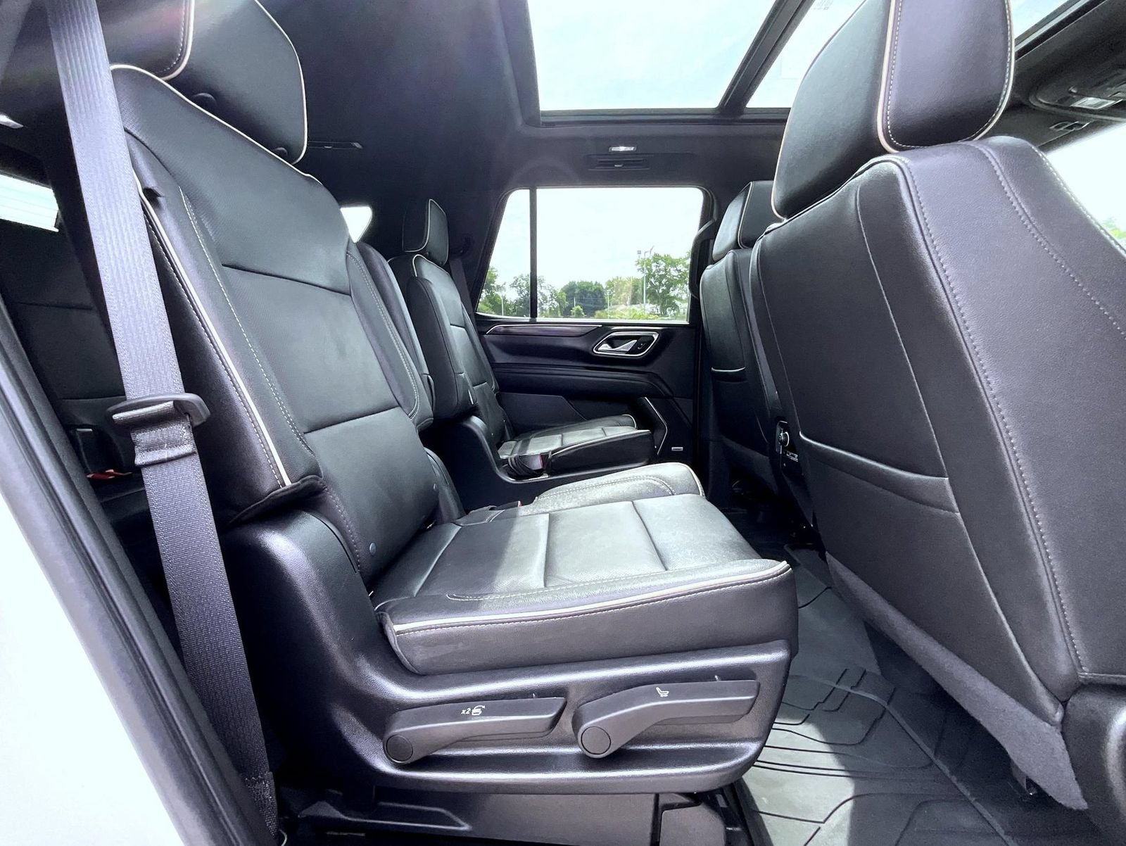 Used 2023 Chevrolet Tahoe Premier AWD/4WD image 20