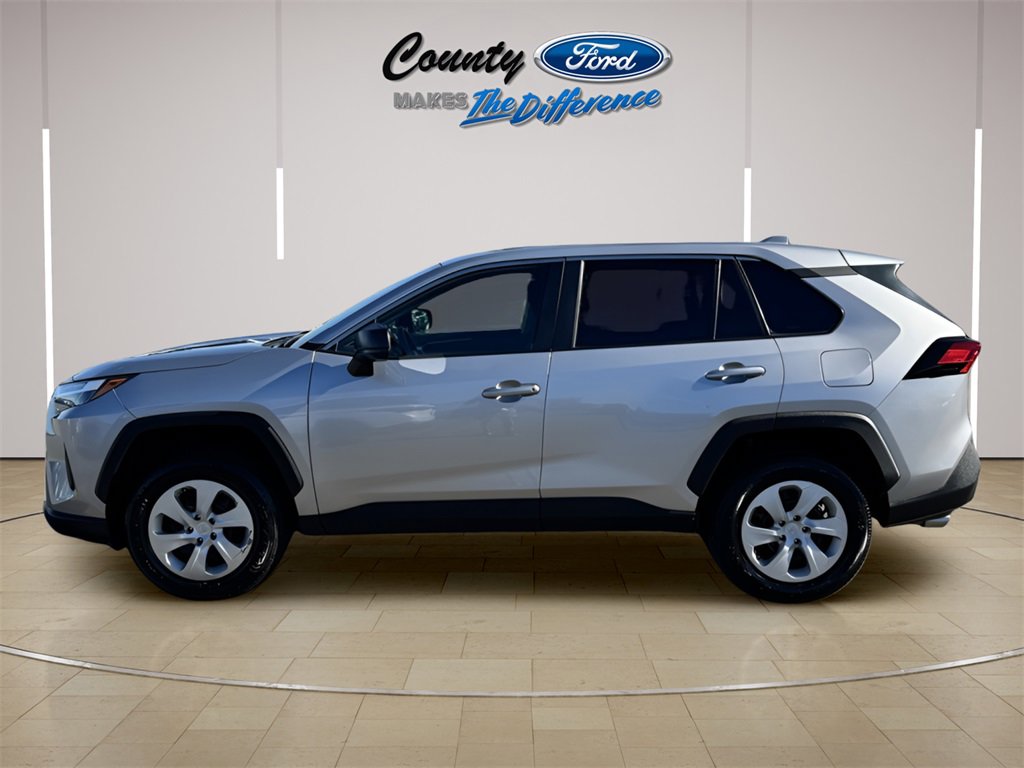 Used 2023 Toyota RAV4 LE image 3