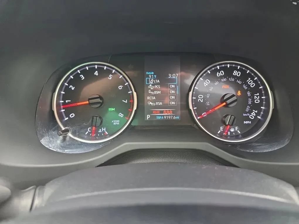 Used 2019 Toyota RAV4 XLE FWD image 19
