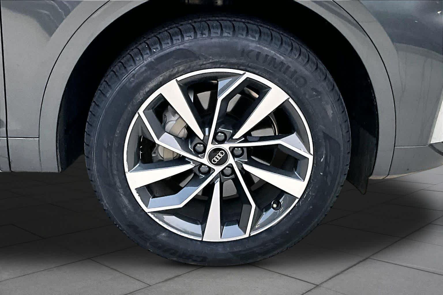 Used 2023 Audi Q5 2.0T Premium Plus w/ Premium Plus Package AWD/4WD image 11