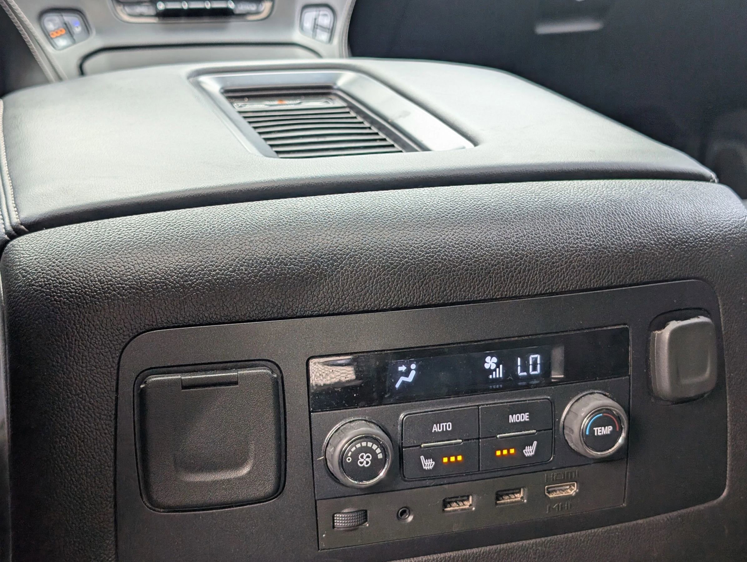Used 2018 Chevrolet Tahoe Premier RWD image 43