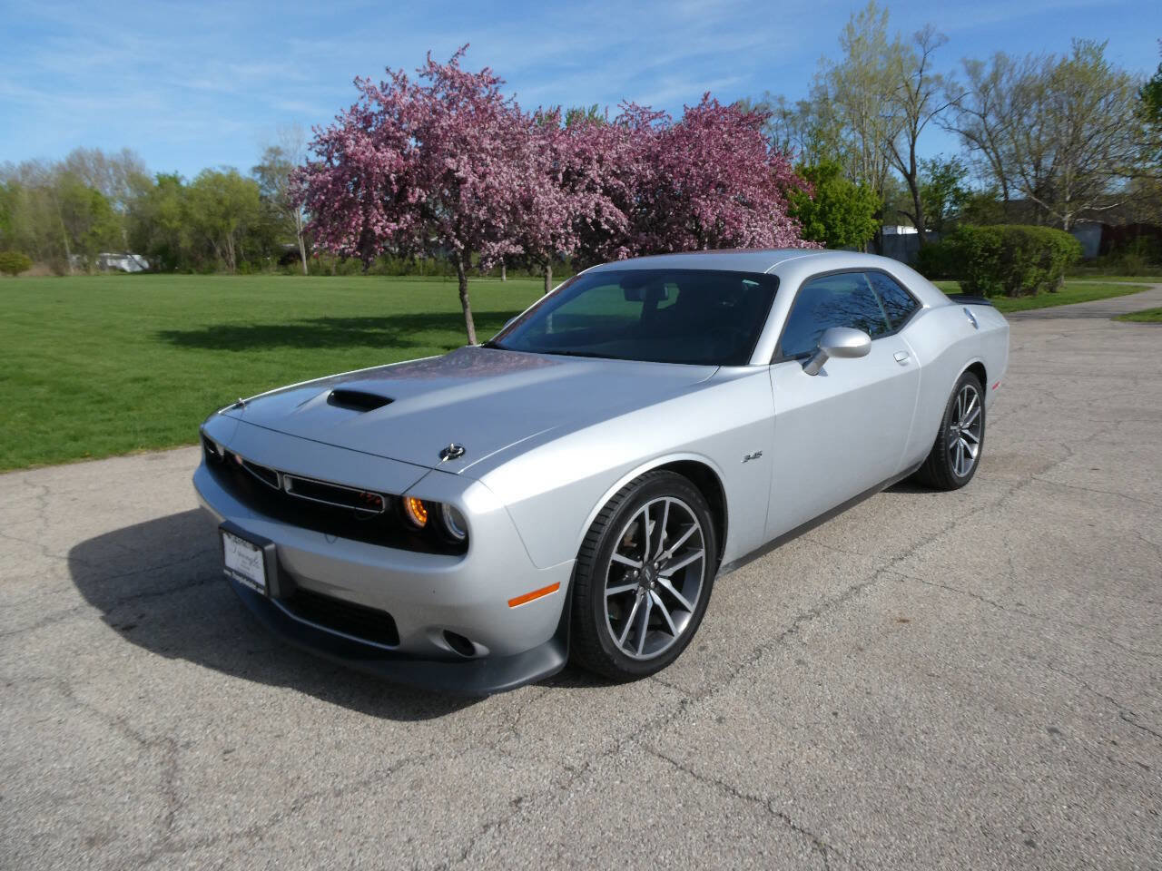 Used 2023 Dodge Challenger R/T RWD image 1