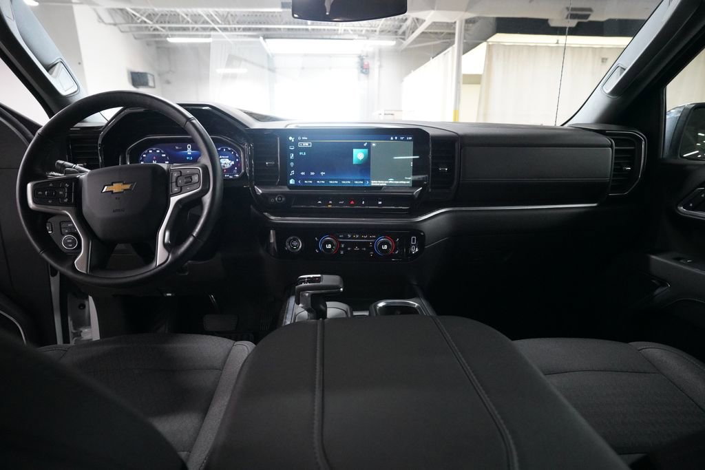 Used 2023 Chevrolet Silverado 1500 LT AWD/4WD image 5