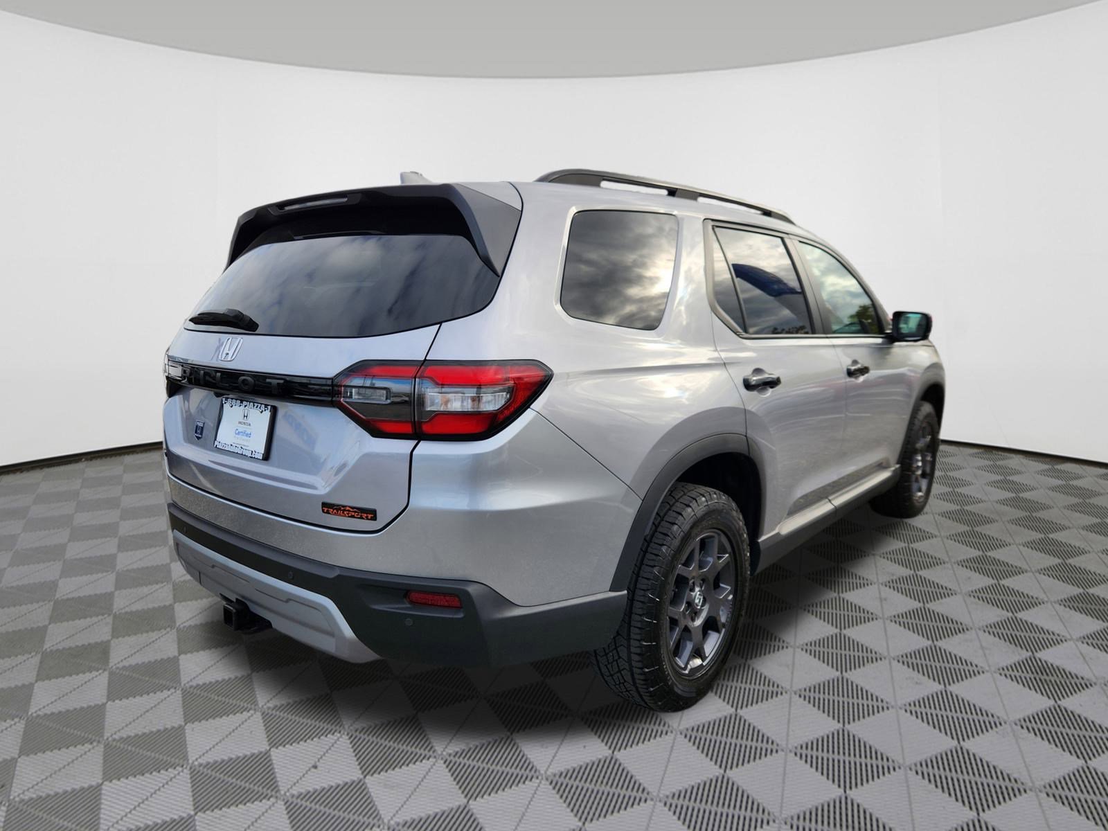 Certified 2025 Honda Pilot TrailSport image 4