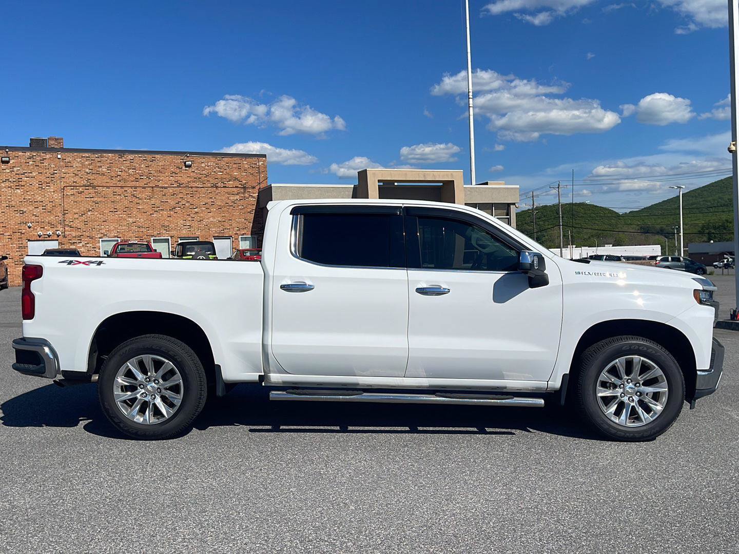 Used 2019 Chevrolet Silverado 1500 LTZ w/ LTZ Premium Package AWD/4WD image 8