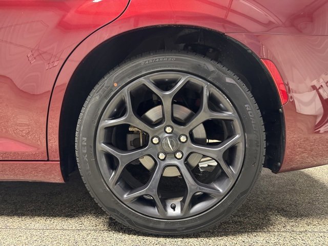 Used 2019 Chrysler 300 Touring w/ Sport Appearance Package image 16
