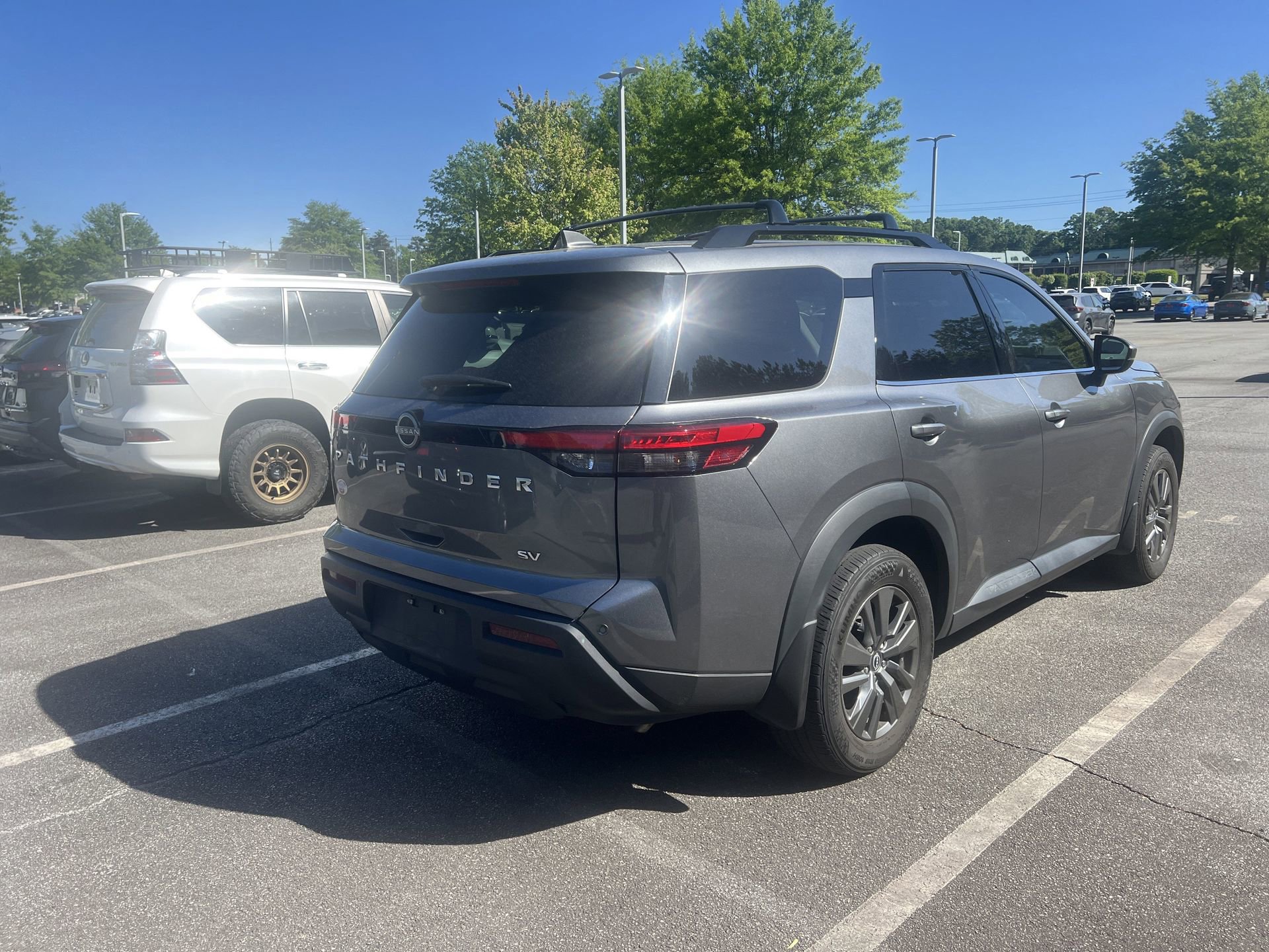 Certified 2024 Nissan Pathfinder SV image 3