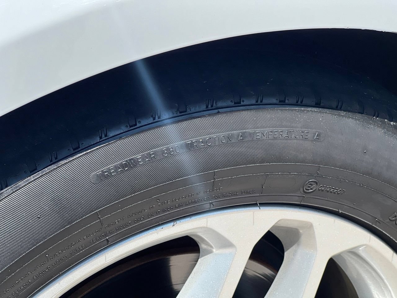 Used 2016 Ford Fusion SE FWD image 26