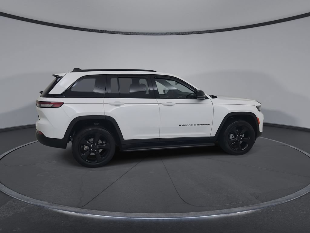 Certified 2025 Jeep Grand Cherokee Limited w/ Black Appearance Package AWD/4WD image 16