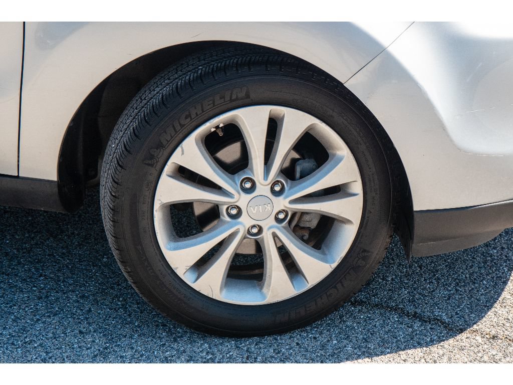 Used 2015 Kia Soul + FWD image 27