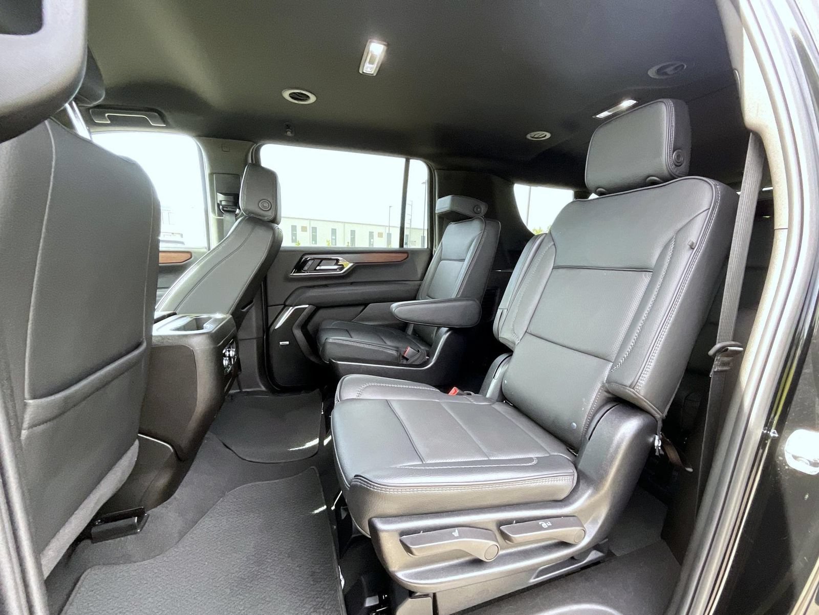 Used 2025 GMC Yukon XL Denali AWD/4WD image 19