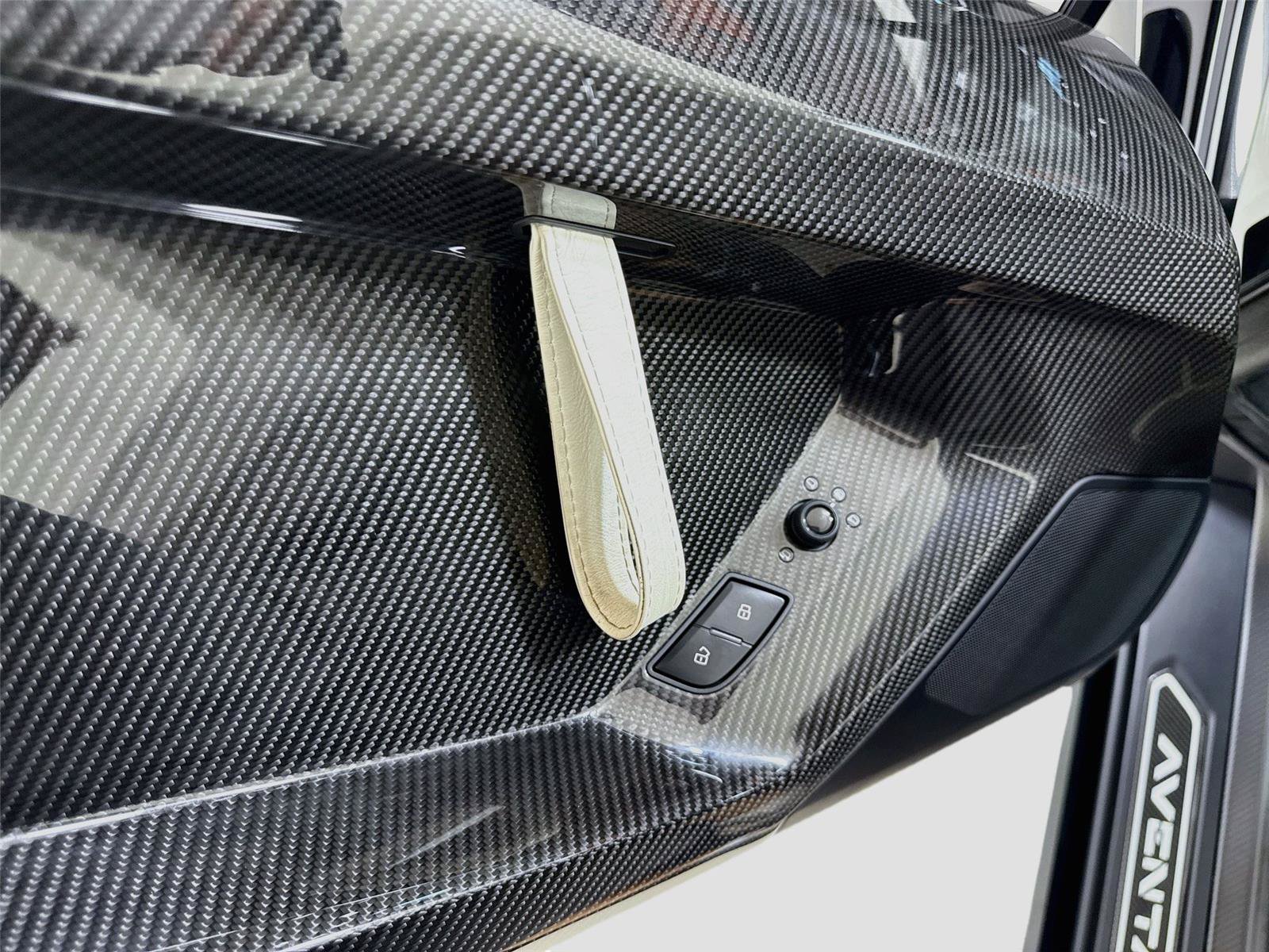 Used 2020 Lamborghini Aventador SVJ AWD/4WD image 12