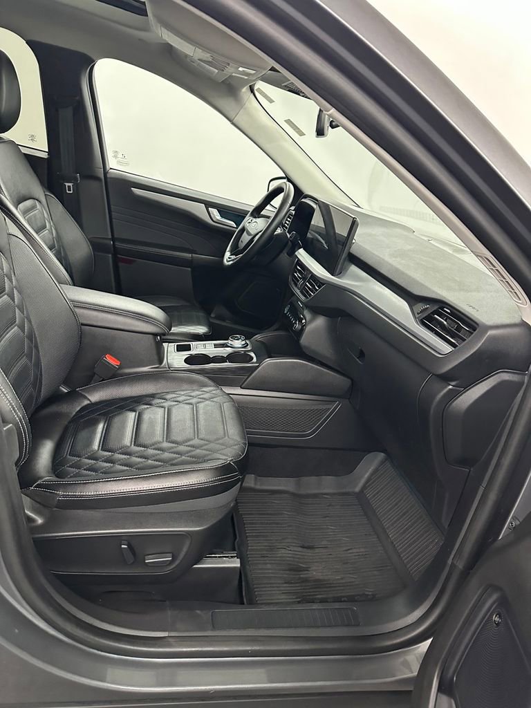 Used 2023 Ford Escape Platinum w/ Premium Technology Package image 37