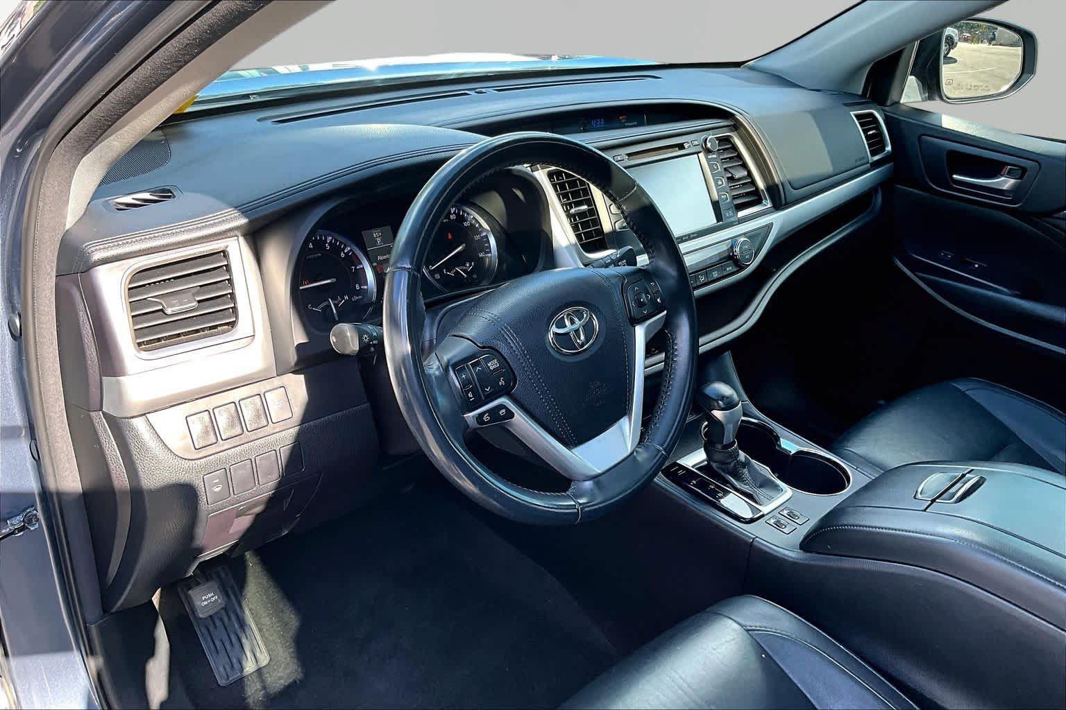 Used 2016 Toyota Highlander XLE AWD/4WD image 18