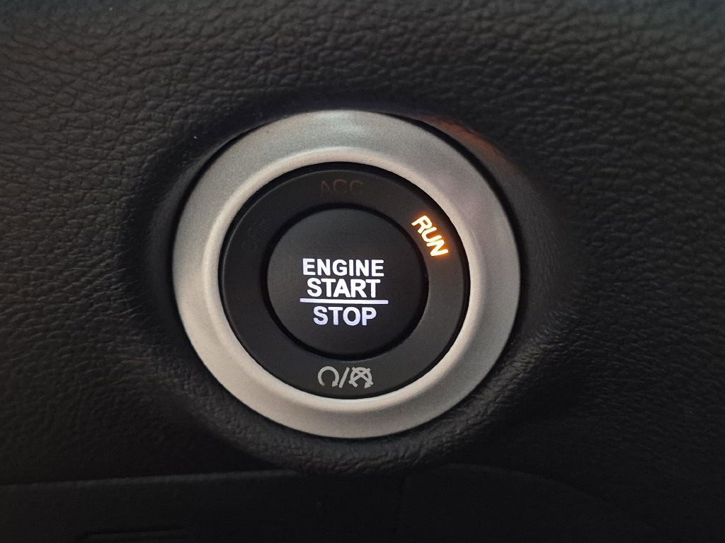 Used 2025 Chrysler Pacifica Select FWD image 27