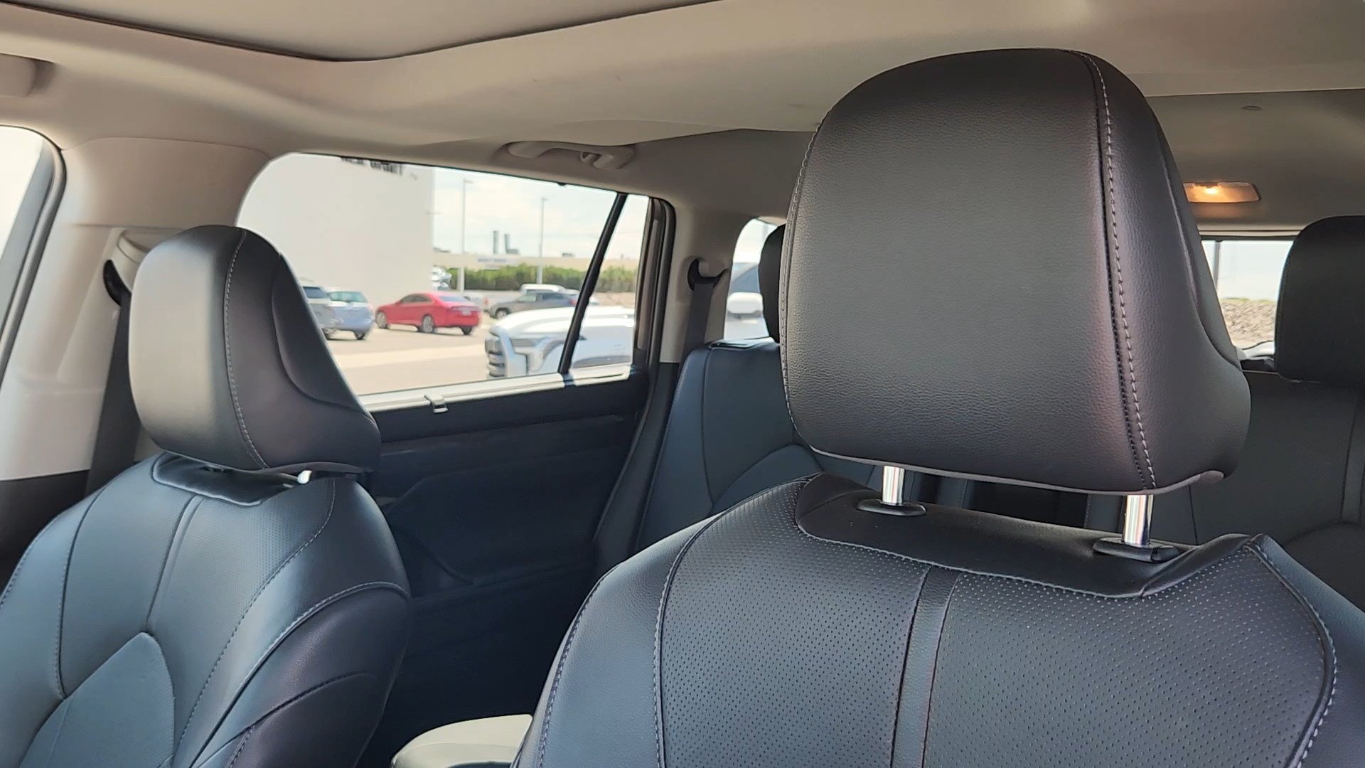 Used 2025 Toyota Highlander Limited AWD/4WD image 9