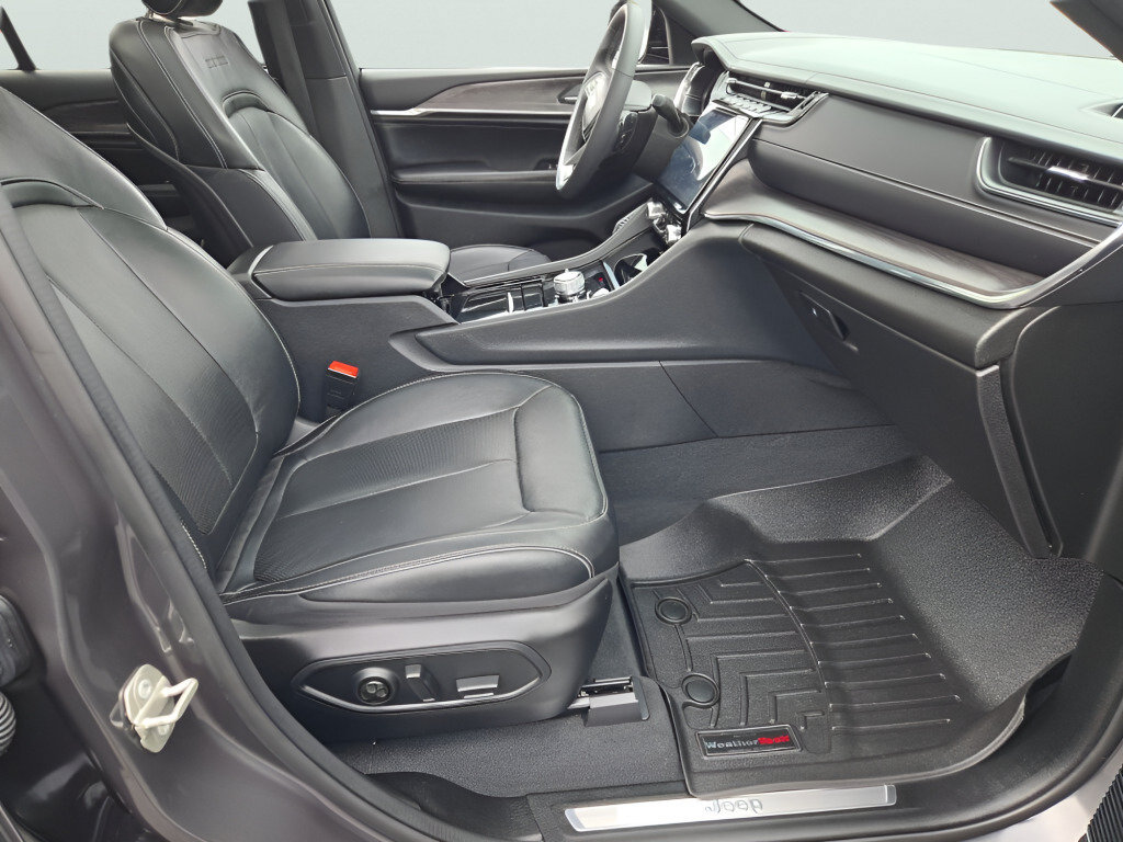 Certified 2023 Jeep Grand Cherokee Overland AWD/4WD image 7