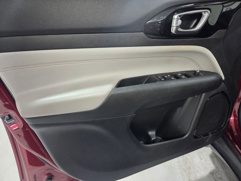 Used 2022 Jeep Compass Limited image 13