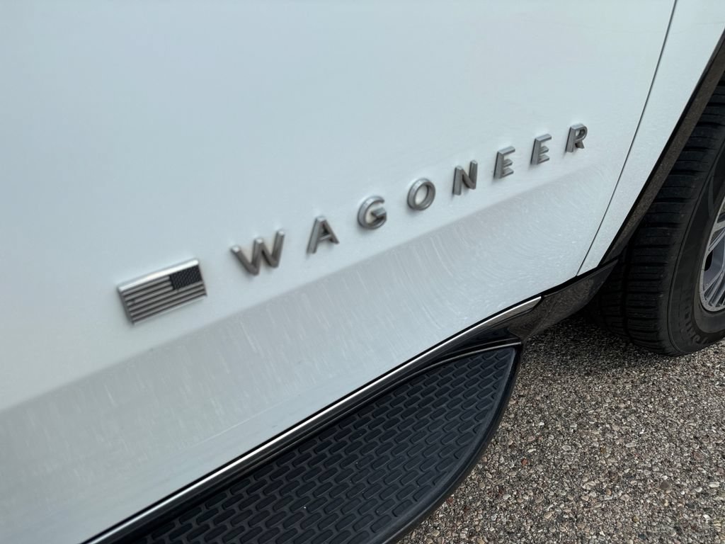 Used 2024 Jeep Wagoneer L Series II w/ Flexible Seating Group AWD/4WD image 38