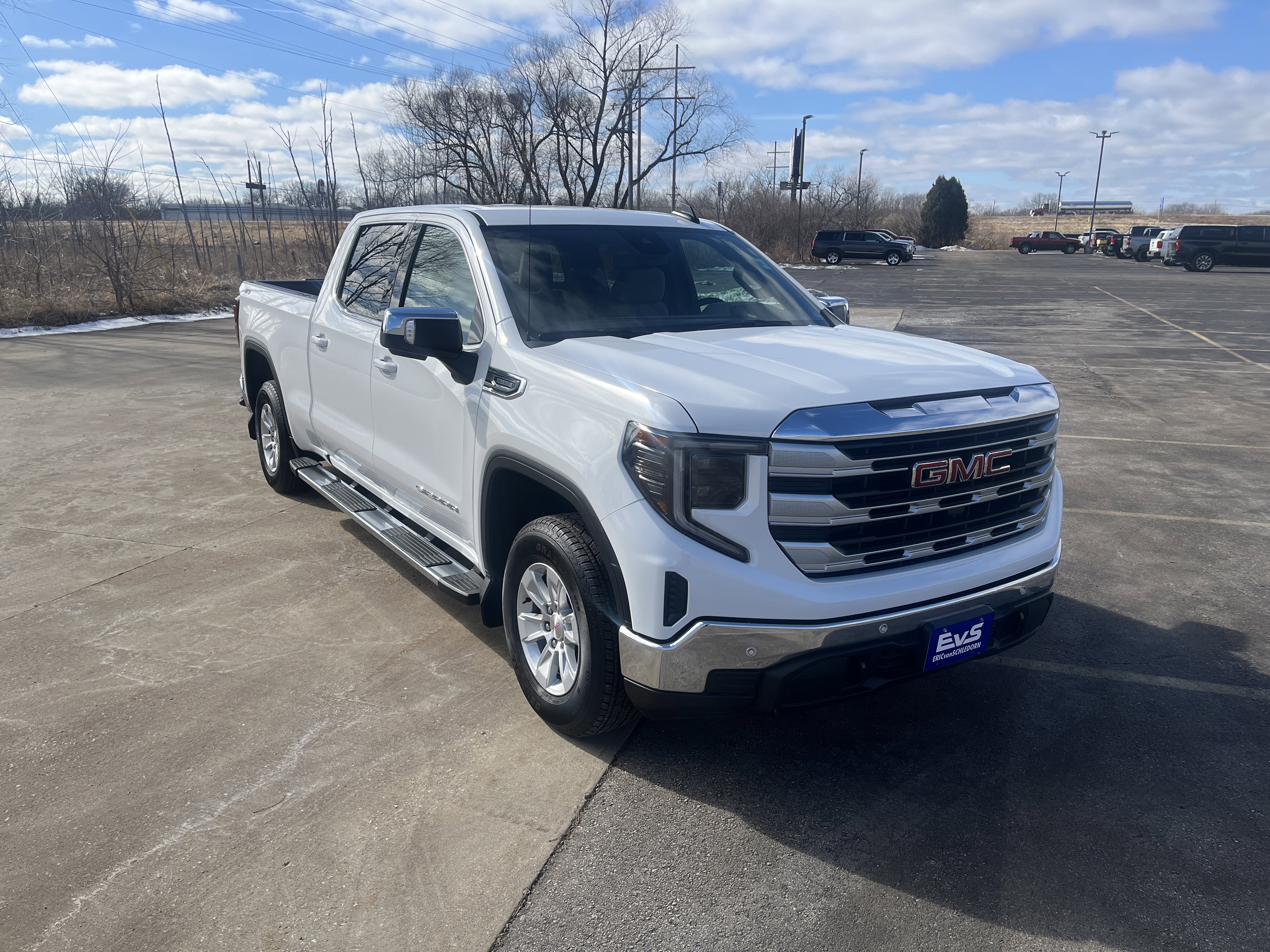 Used 2025 GMC Sierra 1500 SLE w/ Preferred Package image 8