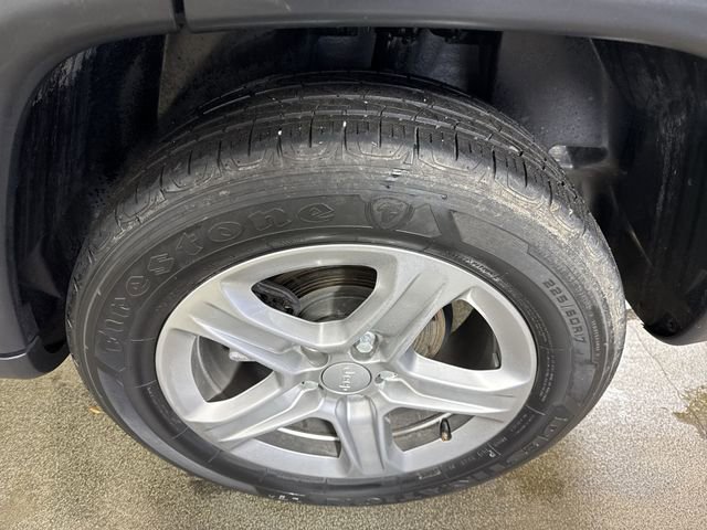 Used 2023 Jeep Compass Latitude w/ Sun and Sound Group AWD/4WD image 5