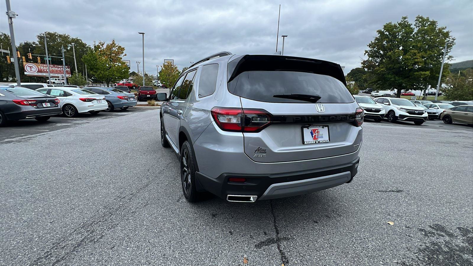 New 2025 Honda Pilot Touring image 6