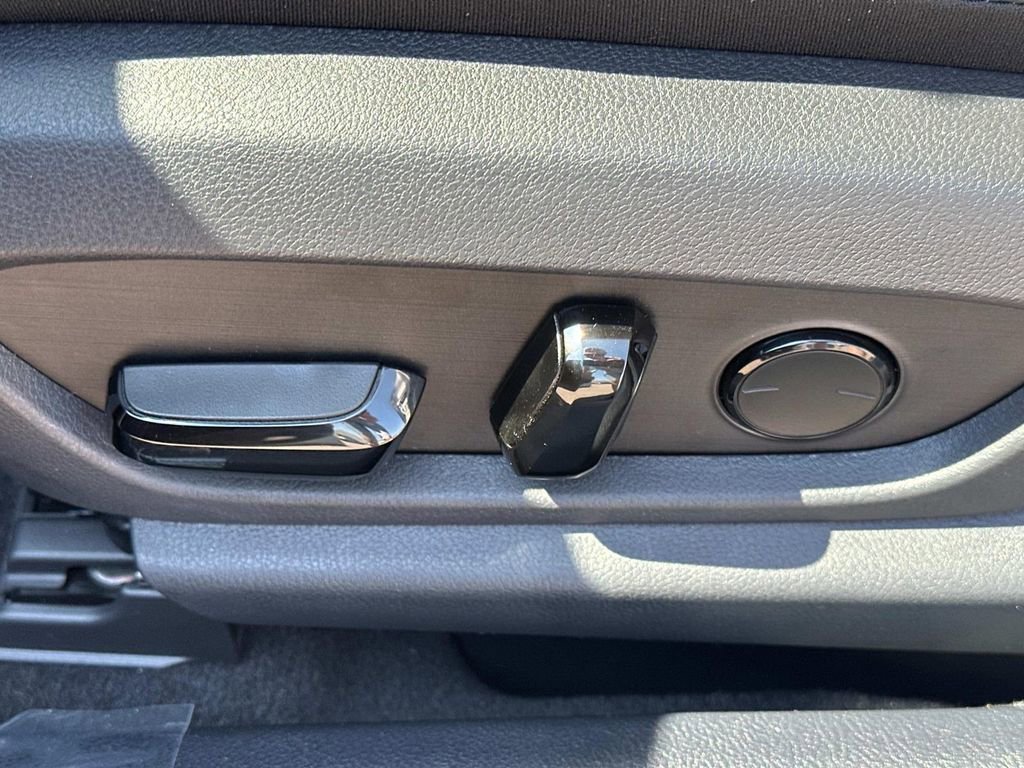 New 2025 Lexus ES 300h F Sport image 17