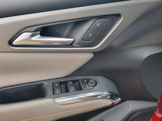 Used 2025 Chevrolet Traverse LT w/ Driver Confidence Package FWD image 15