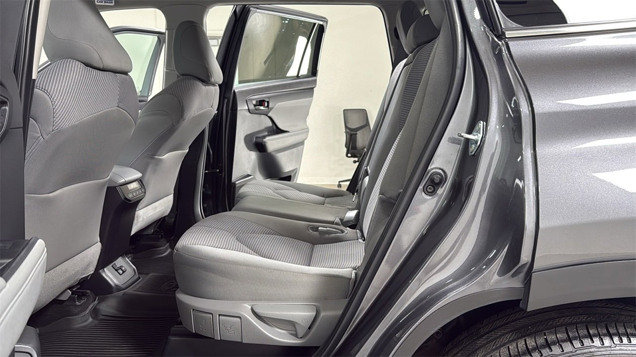 Certified 2024 Toyota Highlander LE image 15