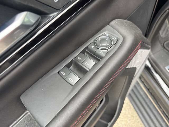 Used 2025 GMC Yukon AT4 Ultimate AWD/4WD image 7