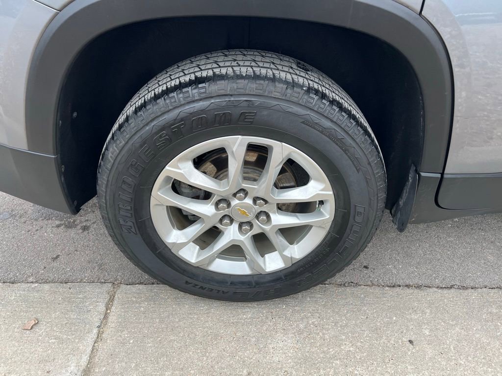 Used 2020 Chevrolet Traverse LT image 11